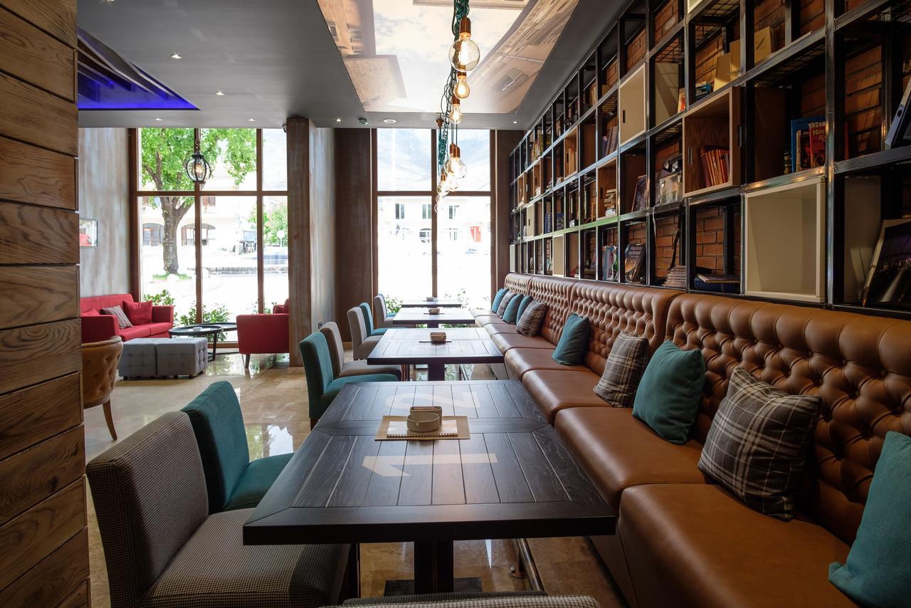 Sl Industry Hotel Τρέμπινιε Εξωτερικό φωτογραφία