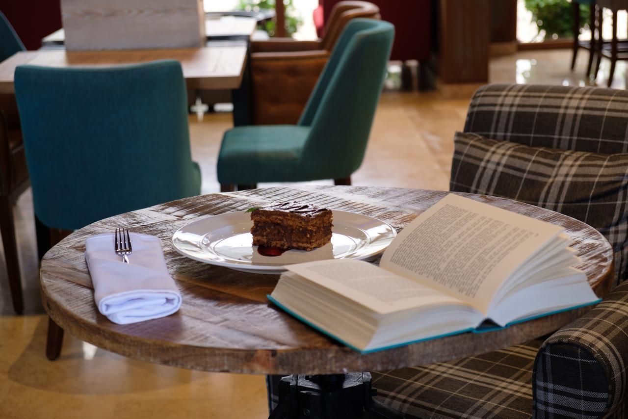 Sl Industry Hotel Τρέμπινιε Εξωτερικό φωτογραφία
