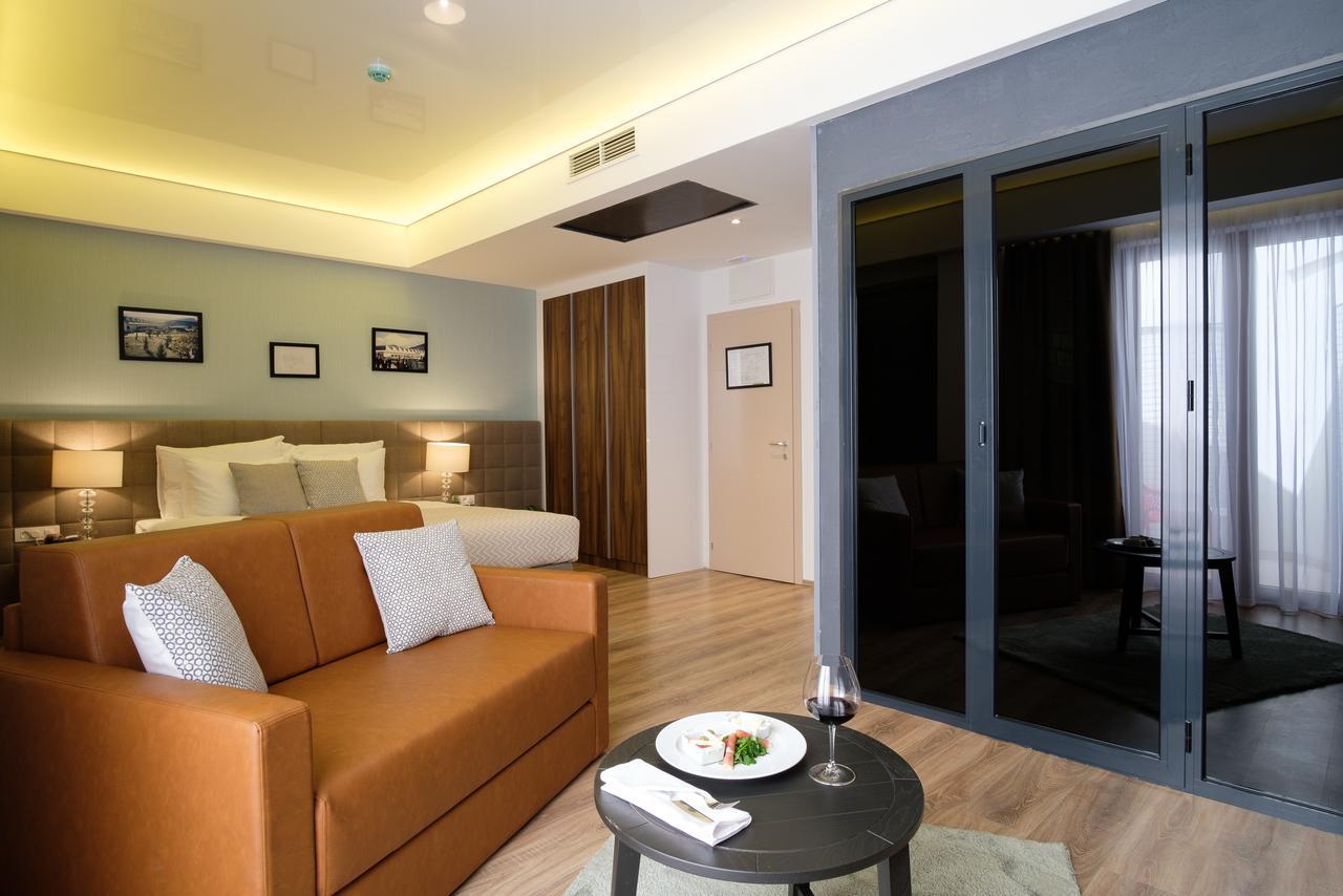 Sl Industry Hotel Τρέμπινιε Εξωτερικό φωτογραφία