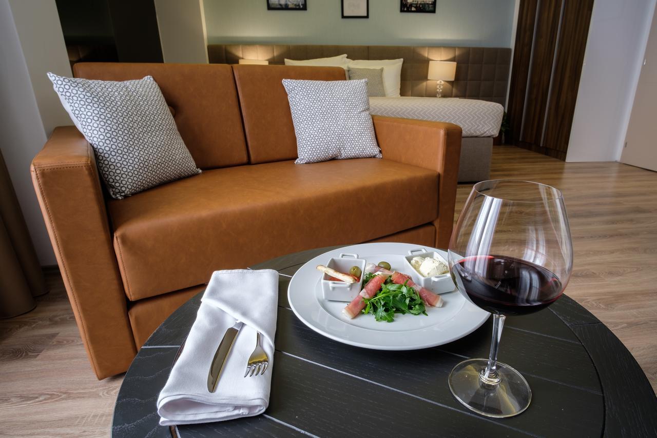 Sl Industry Hotel Τρέμπινιε Εξωτερικό φωτογραφία